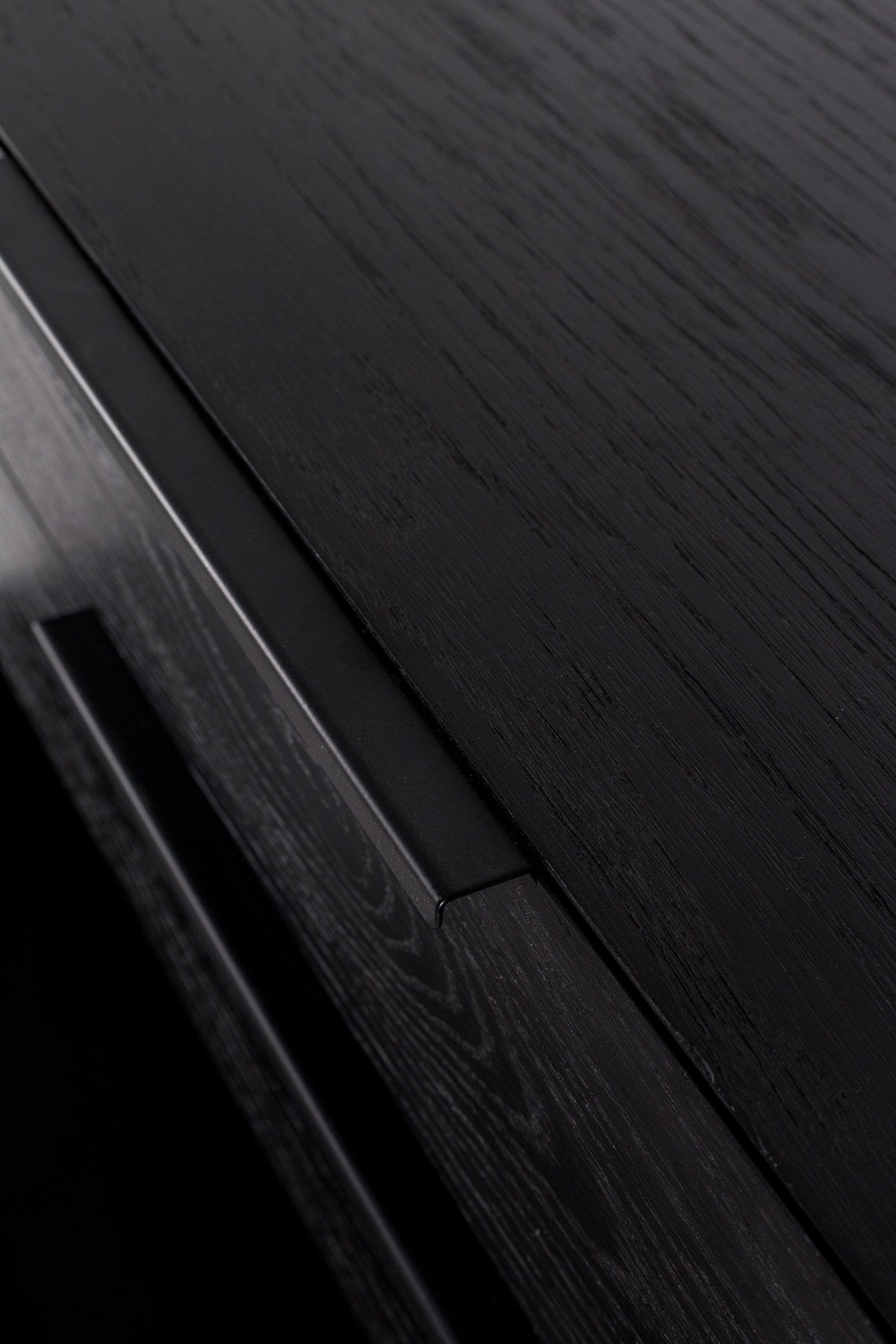 Sideboard Travis in Schwarz präsentiert im Onlineshop von KAQTU Design AG. Sideboard ist von Zuiver
