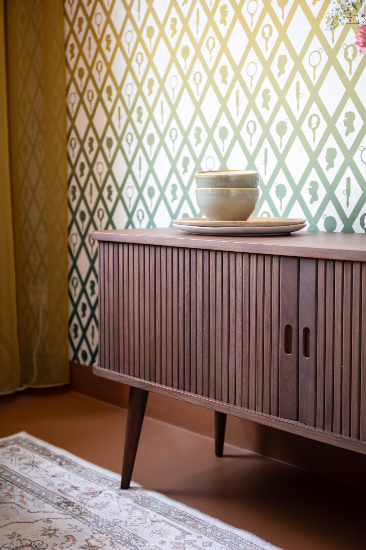 Sideboard Barbier in Walnuss präsentiert im Onlineshop von KAQTU Design AG. High-Sideboard ist von Zuiver