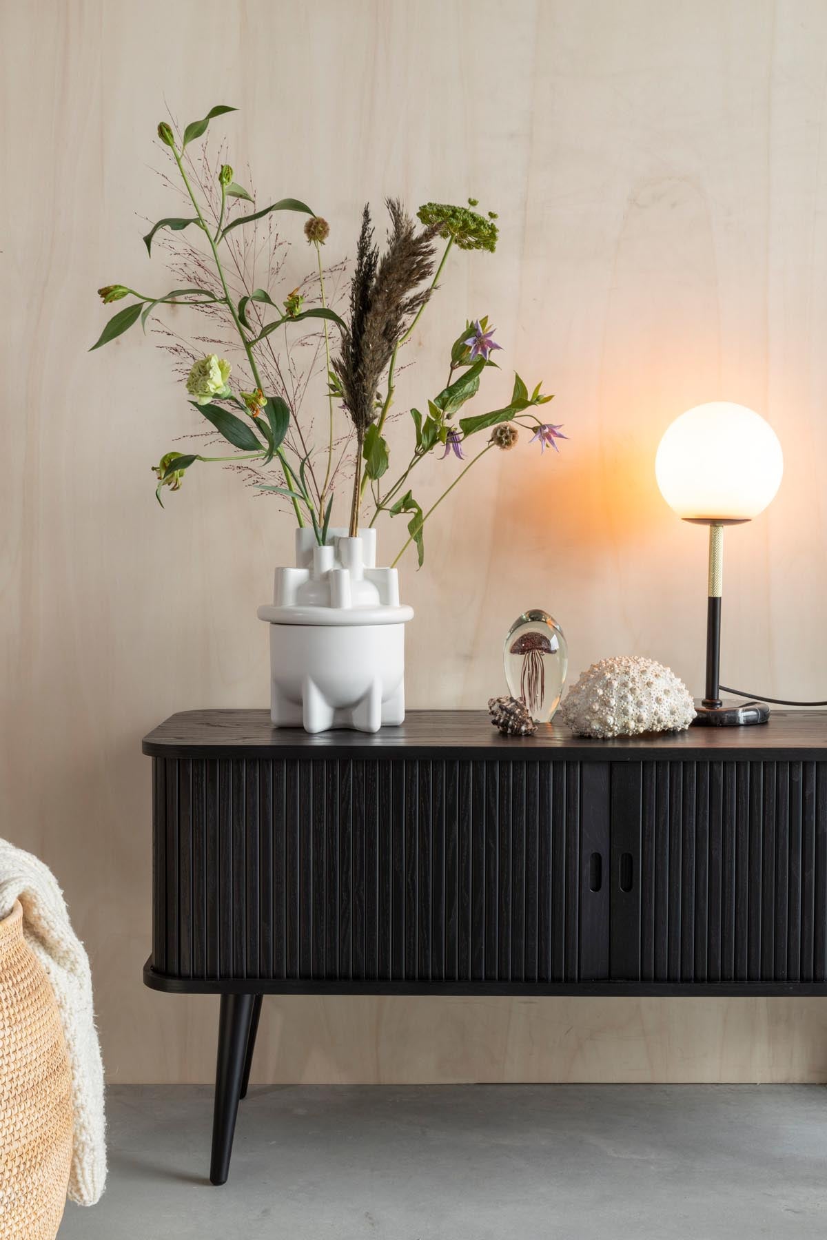 Sideboard Barbier in Schwarz präsentiert im Onlineshop von KAQTU Design AG. High-Sideboard ist von Zuiver