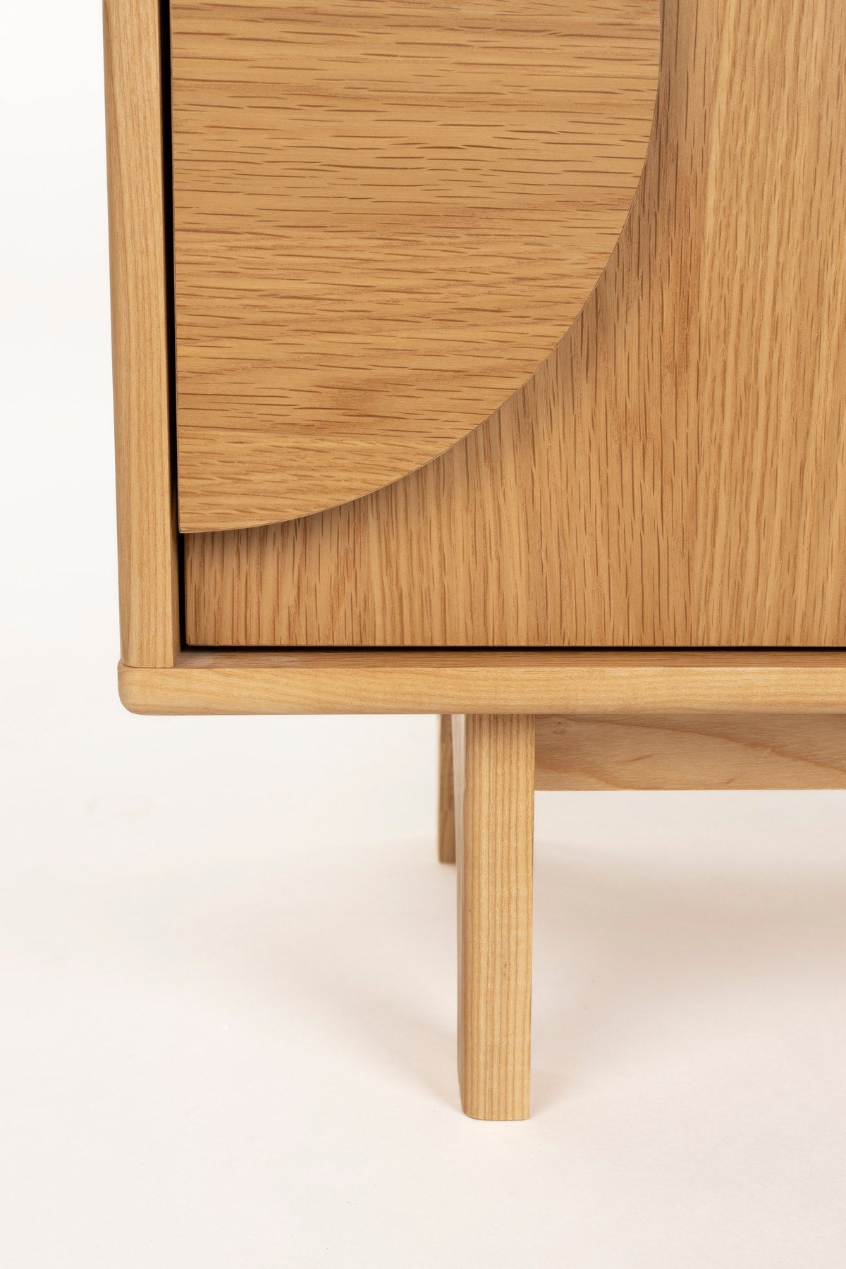 Sideboard Groove 2 Doors in Natural Oak präsentiert im Onlineshop von KAQTU Design AG. Sideboard ist von Zuiver