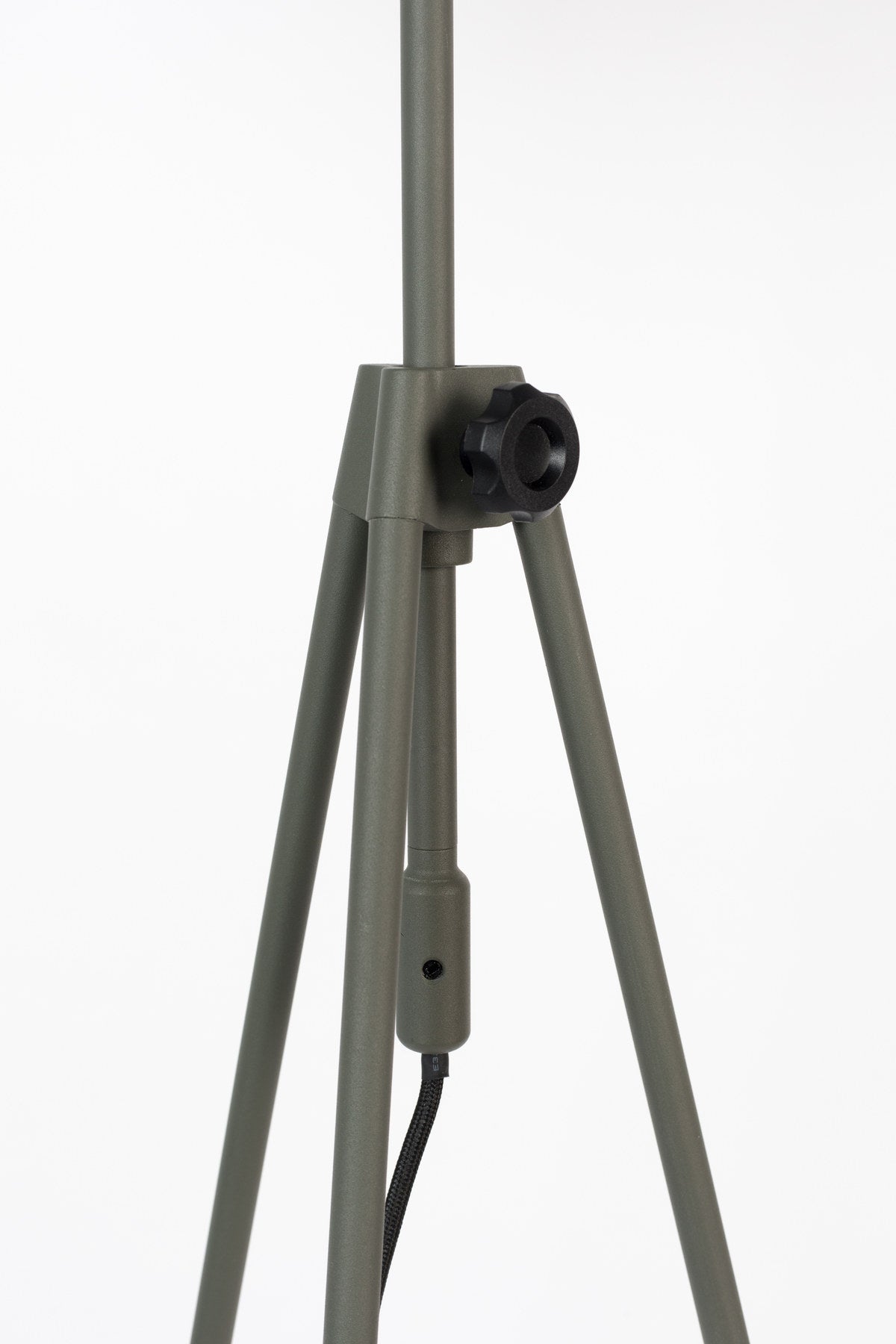 Stehleuchte Lesley in Grün präsentiert im Onlineshop von KAQTU Design AG. Stehleuchte ist von Zuiver