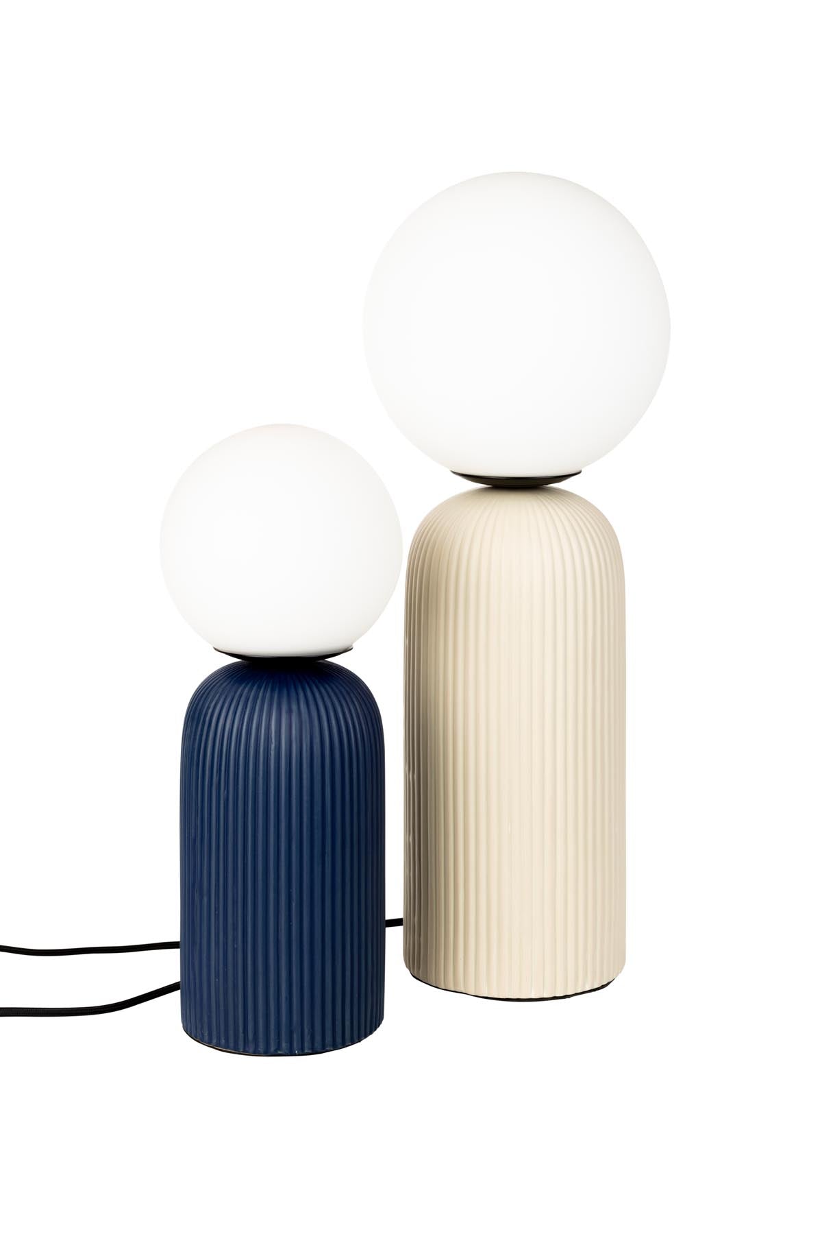 Tischleuchte DASH M in Braun präsentiert im Onlineshop von KAQTU Design AG. Tischleuchte ist von Zuiver