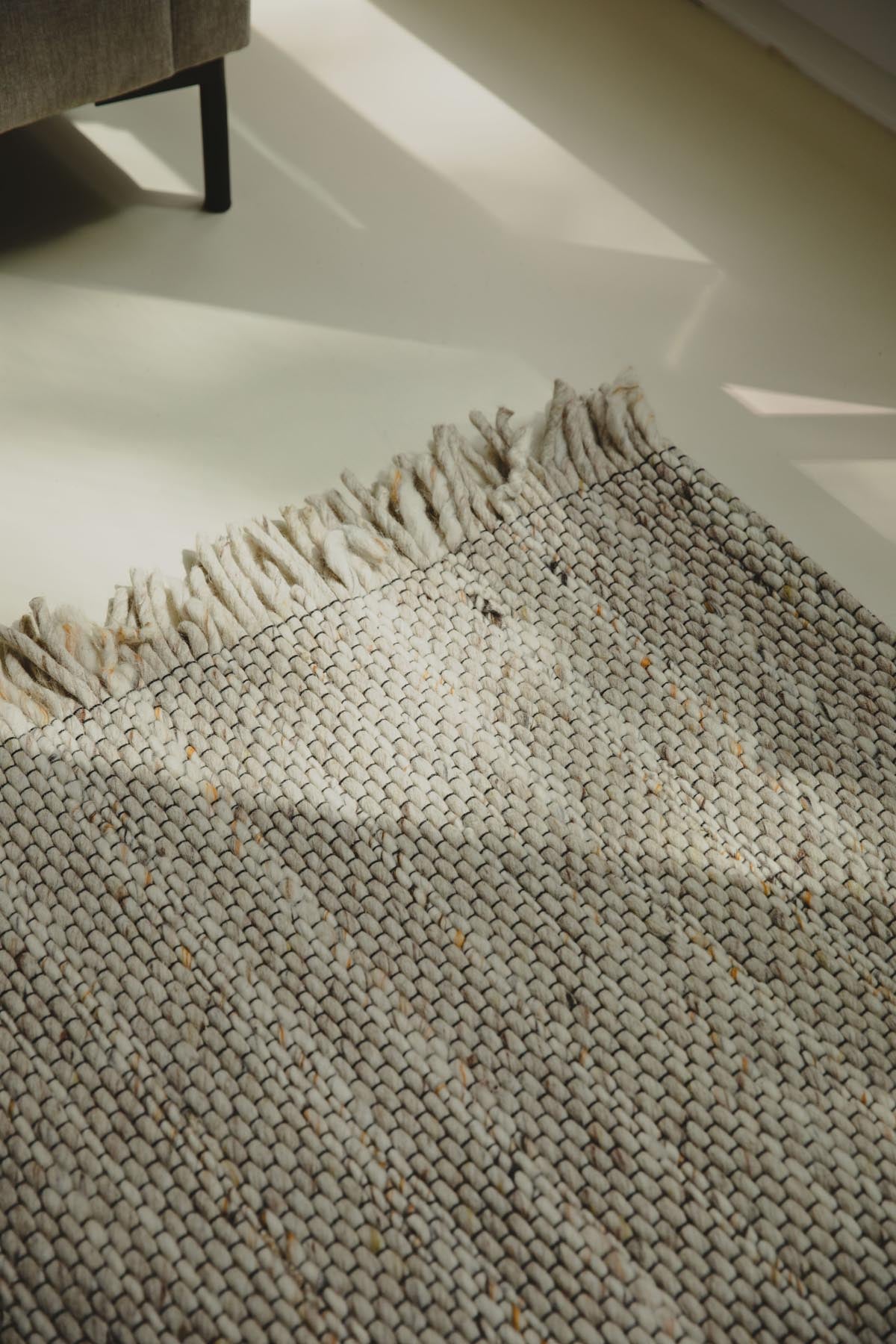 Teppich Frills in Beige/Gelb präsentiert im Onlineshop von KAQTU Design AG. Teppich ist von Zuiver