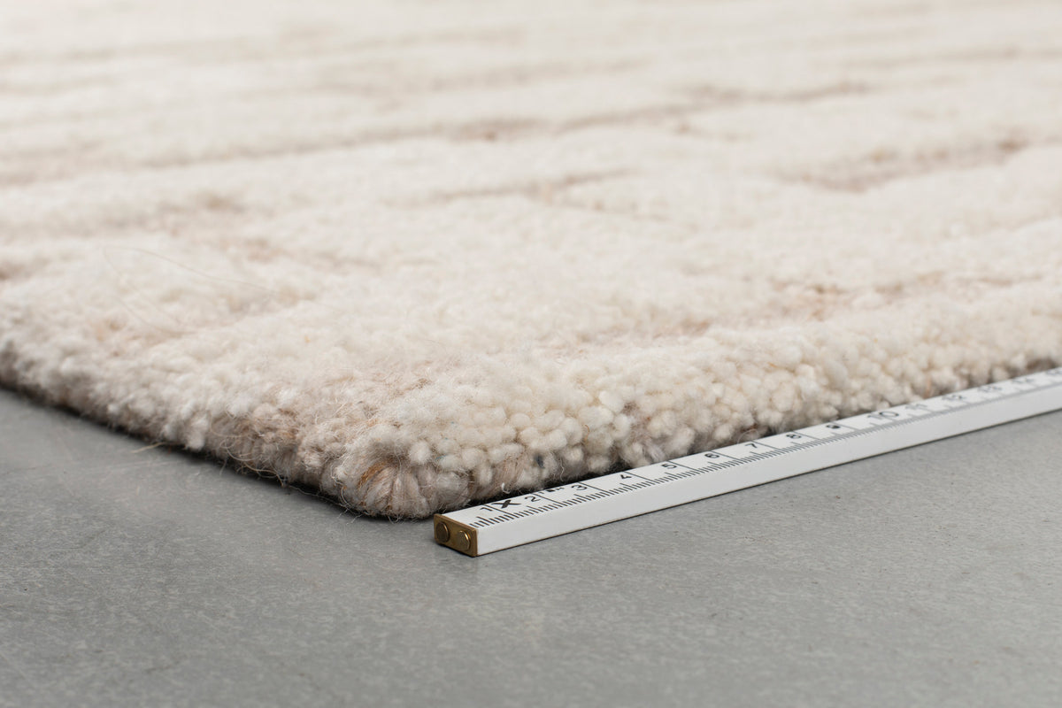 Hills Teppich 160x230 in beige präsentiert im Onlineshop von KAQTU Design AG. Teppich ist von Zuiver