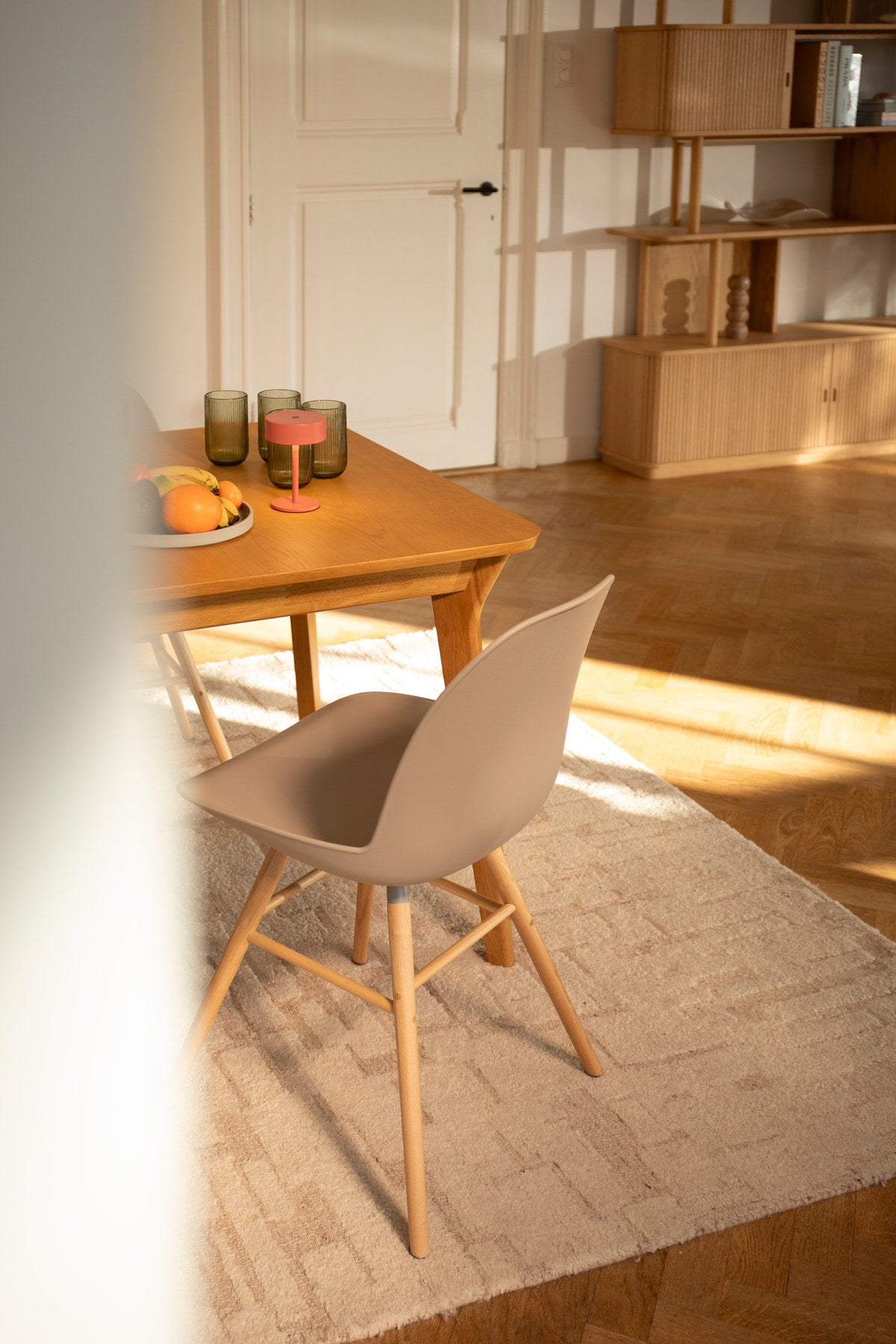 Hills Teppich 160x230 in beige präsentiert im Onlineshop von KAQTU Design AG. Teppich ist von Zuiver