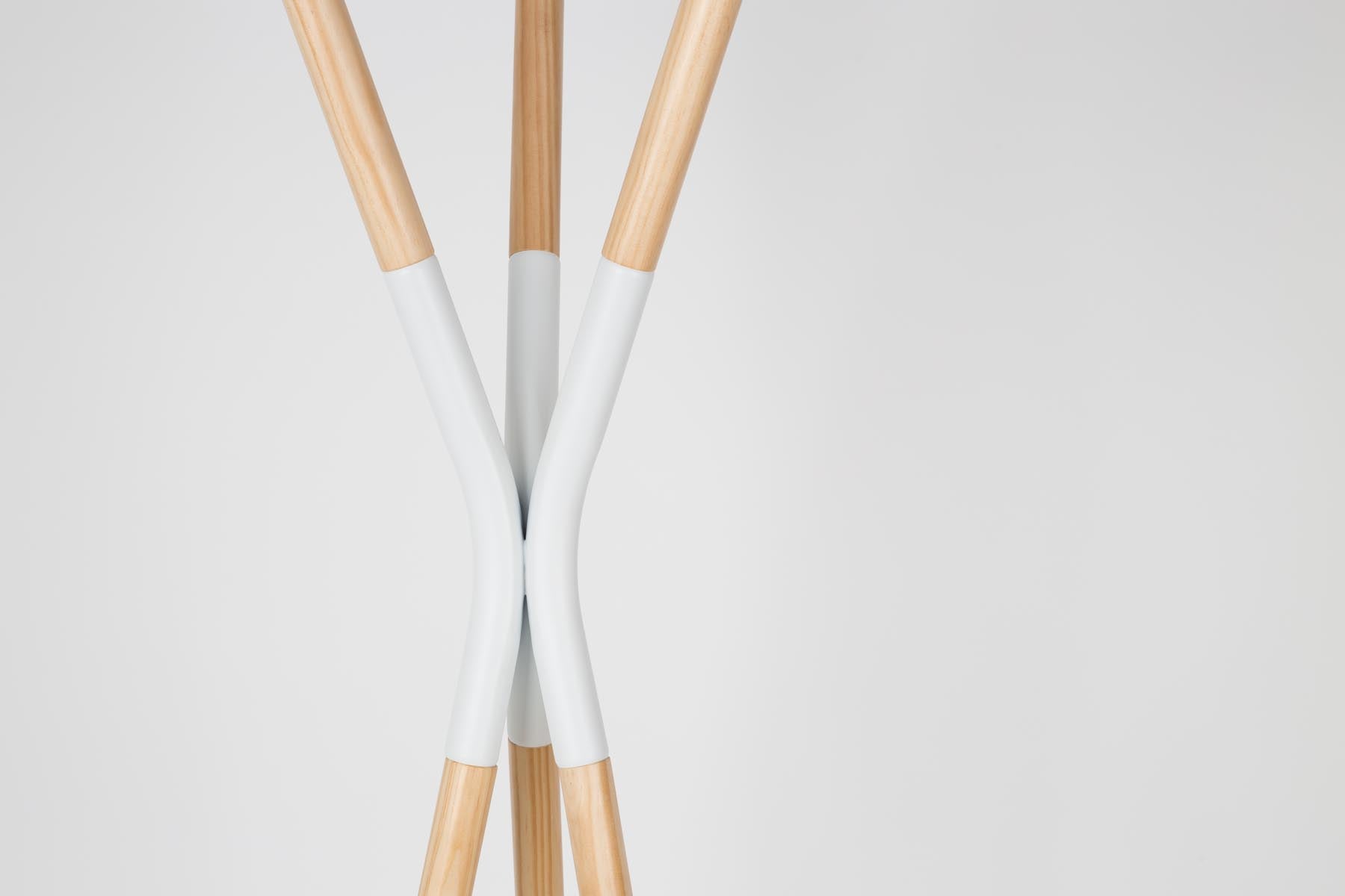 Garderobenständer Pinnacle  in Weiss präsentiert im Onlineshop von KAQTU Design AG. Kleiderständer ist von Zuiver
