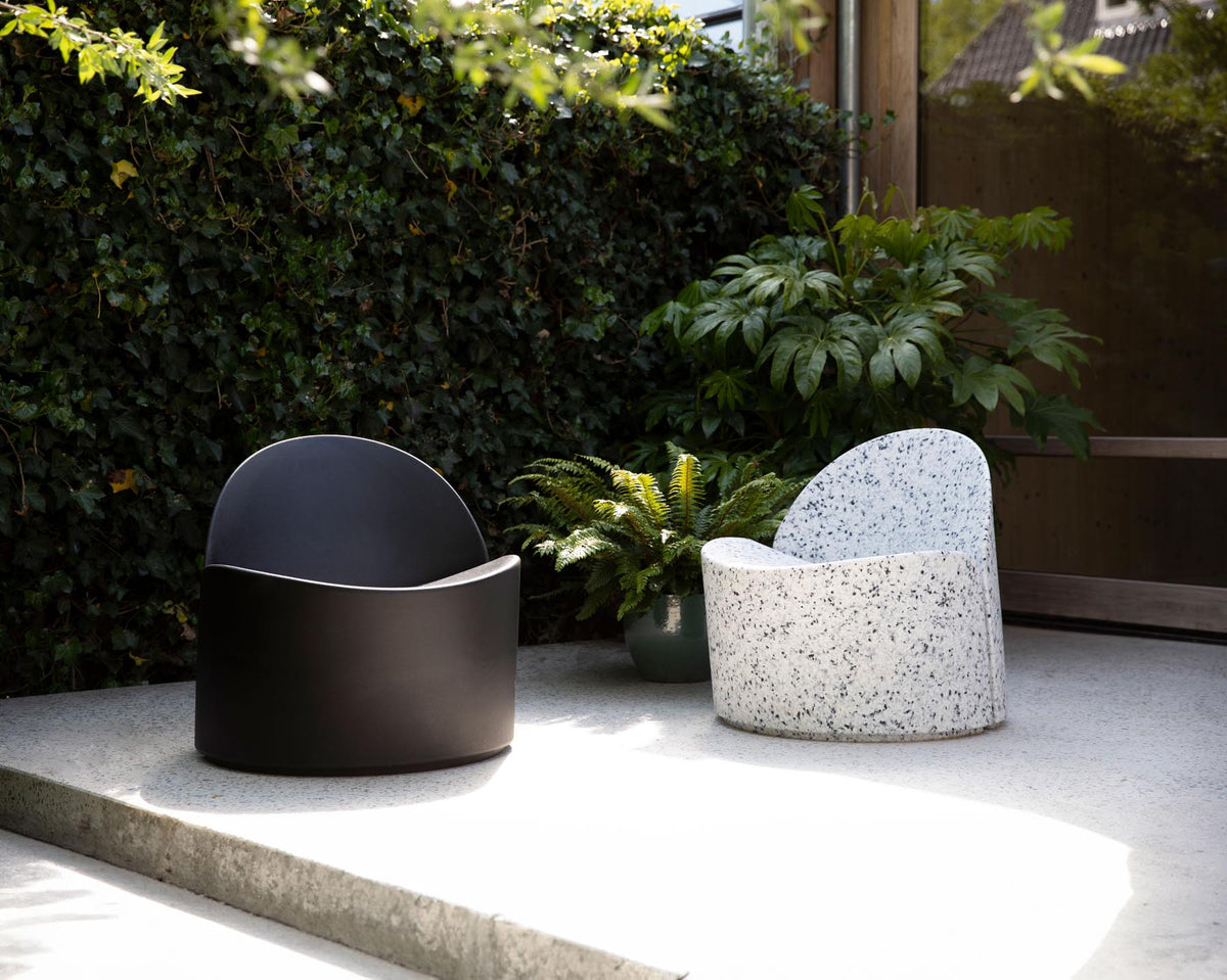 Bloom Loungesessel in Weiss präsentiert im Onlineshop von KAQTU Design AG. Outdoor-Sessel ist von Zuiver