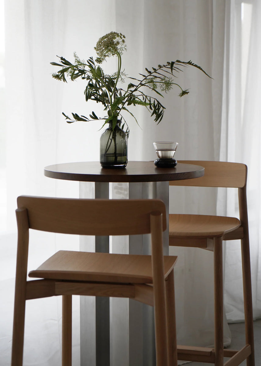 Arche ARCH03 - Holzhocker in Eiche Natur präsentiert im Onlineshop von KAQTU Design AG. Barhocker ist von Tamo