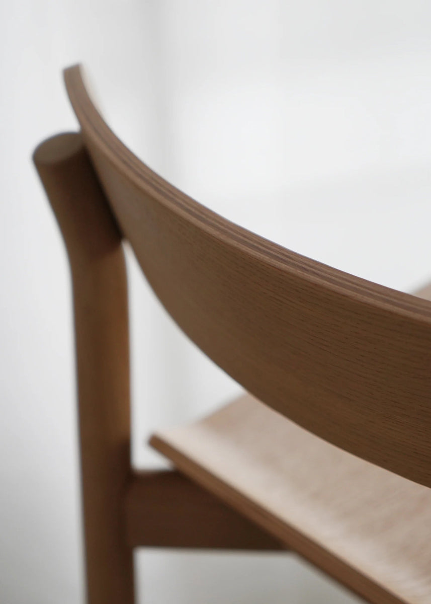 Arche ARCH03 - Holzhocker in Eiche Natur präsentiert im Onlineshop von KAQTU Design AG. Barhocker ist von Tamo