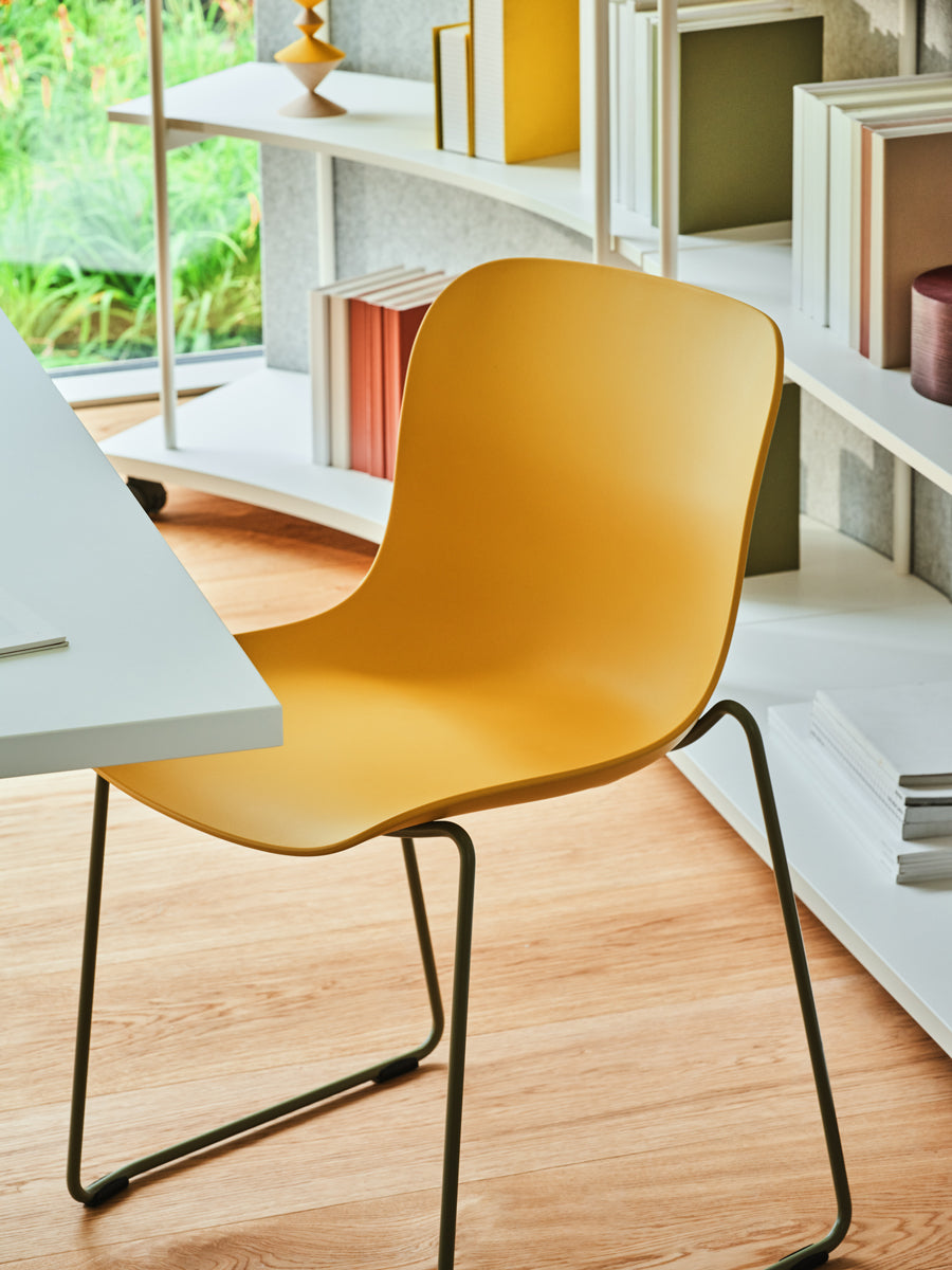 Baltic 2 Basic BLK1P28 - Stuhl Kufen-Gestell in Beige präsentiert im Onlineshop von KAQTU Design AG. Stuhl ist von Mdd