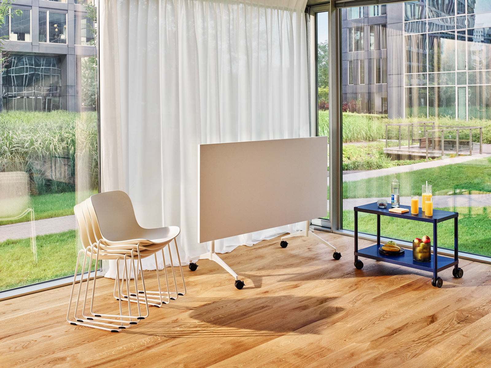Baltic 2 Basic BLK1P28 - Stuhl Kufen-Gestell in Beige präsentiert im Onlineshop von KAQTU Design AG. Stuhl ist von Mdd
