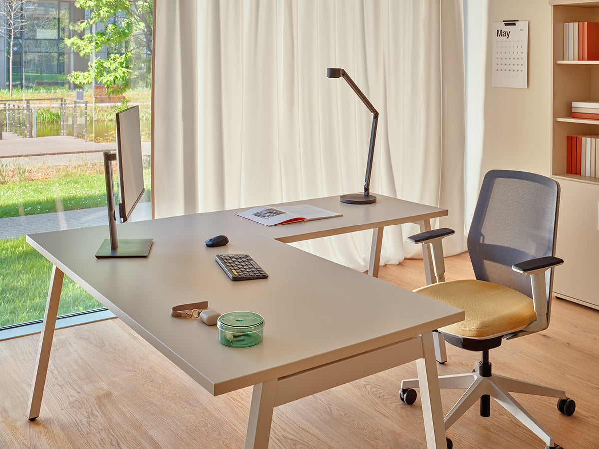 Evo EV01 - Bürostuhl Mesh-Rückenlehne in Orange präsentiert im Onlineshop von KAQTU Design AG. Bürostuhl ist von Mdd