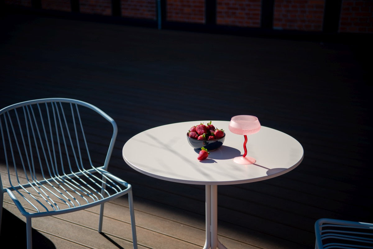 Luna LUN70 - Cafeteriatisch in Ziegelrot präsentiert im Onlineshop von KAQTU Design AG. Gartentisch ist von Mdd