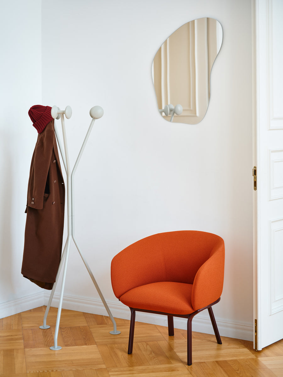 Ramo RM01 - Kleiderständer in Rot präsentiert im Onlineshop von KAQTU Design AG. Kleiderständer ist von Mdd
