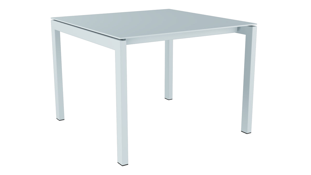 Luzern Glasfaser-Gartentisch 100x100 in Pastellblau präsentiert im Onlineshop von KAQTU Design AG. Gartentisch ist von Schaffner