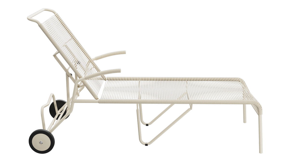 Säntis Spaghetti-Rollenliege in Pastellsand präsentiert im Onlineshop von KAQTU Design AG. Liegestuhl ist von Schaffner