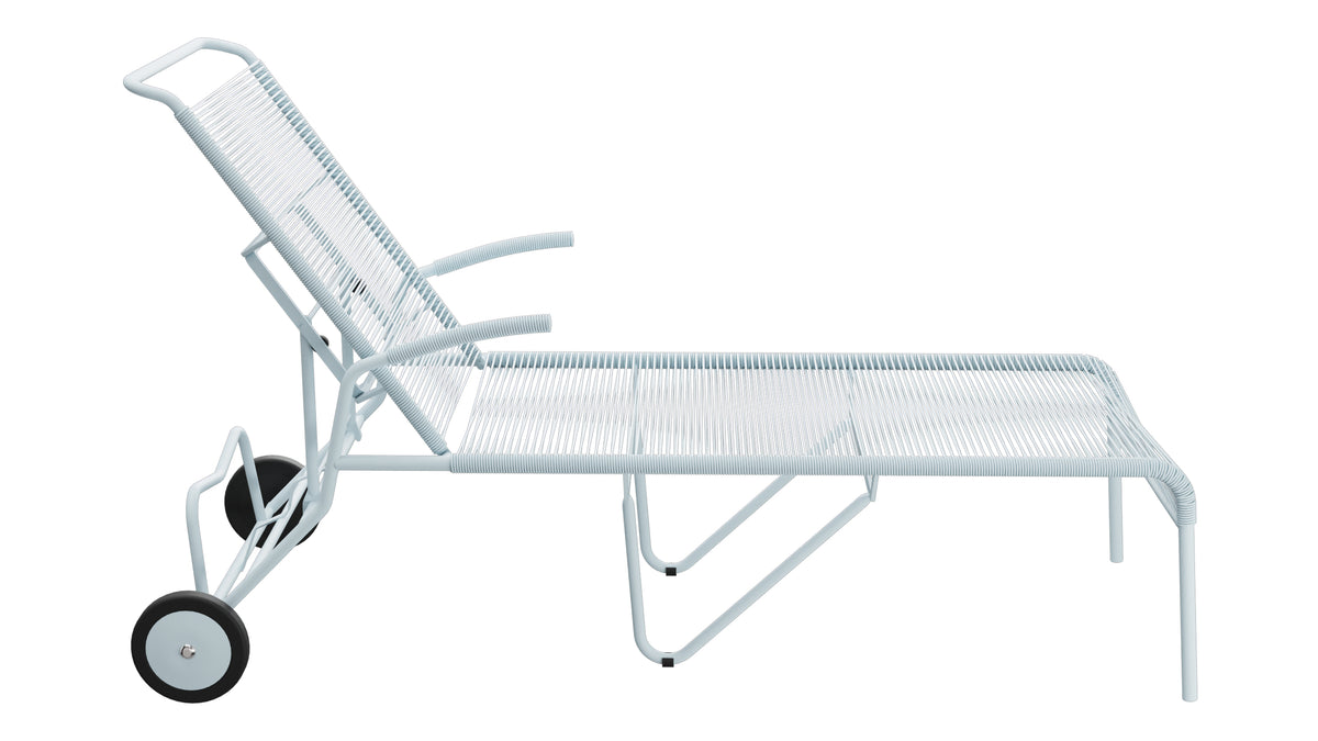 Säntis Spaghetti-Rollenliege in Pastellblau präsentiert im Onlineshop von KAQTU Design AG. Liegestuhl ist von Schaffner