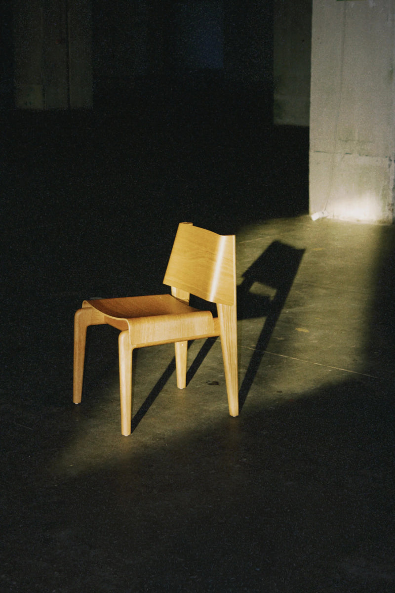 Undia UND01 - Stuhl in Eiche Natur präsentiert im Onlineshop von KAQTU Design AG. Stuhl ist von Tamo