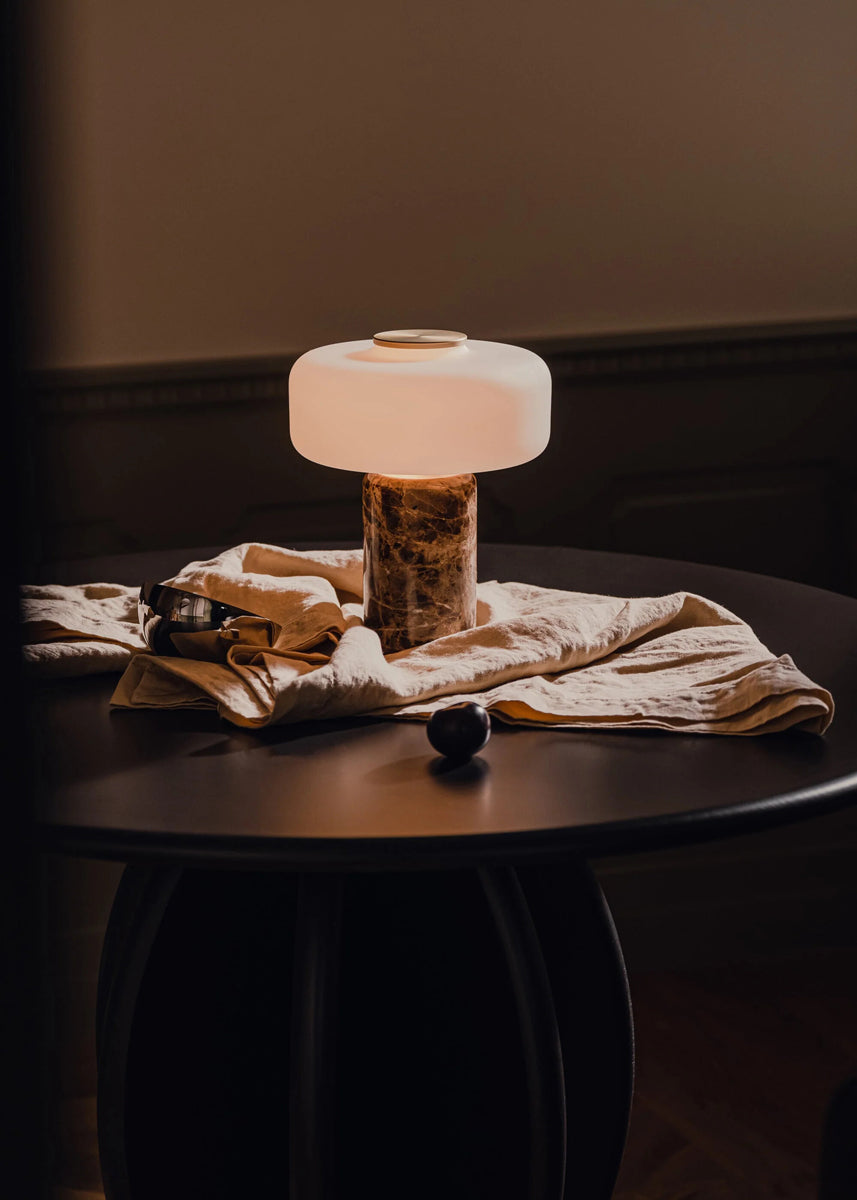 Fonte FNT01 - Lampe in Braun präsentiert im Onlineshop von KAQTU Design AG. Tischleuchte ist von Tamo