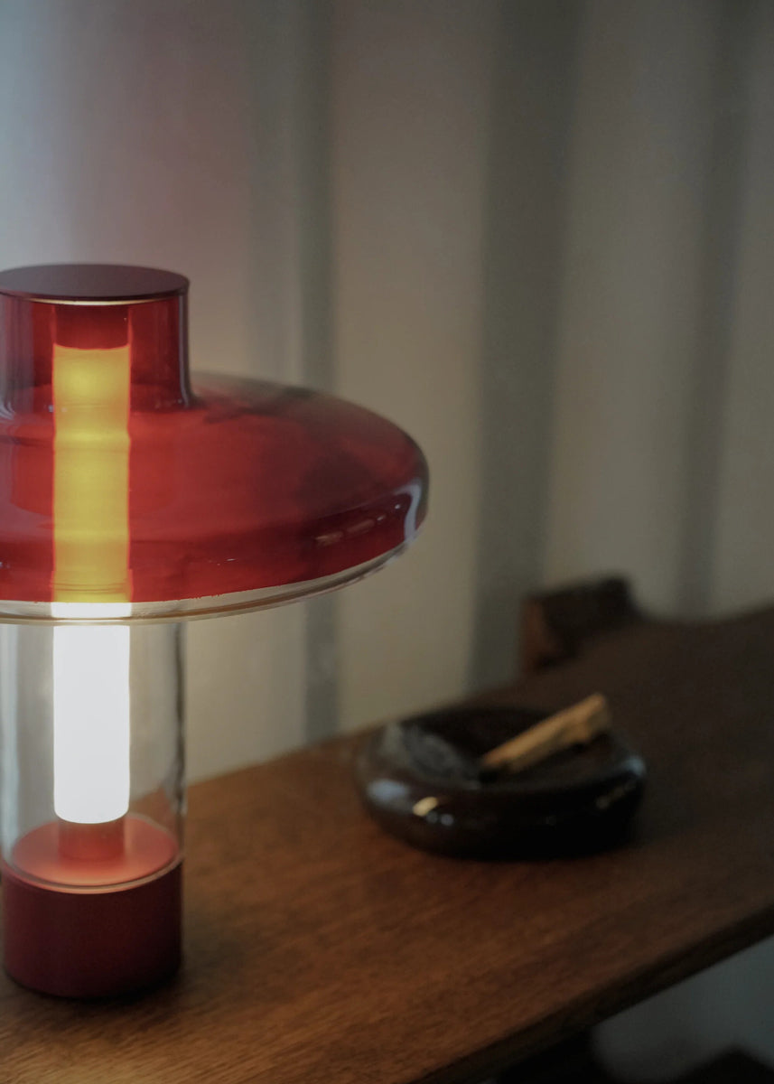Nevo NVO01 - Lampe in Aluminium präsentiert im Onlineshop von KAQTU Design AG. Tischleuchte ist von Tamo