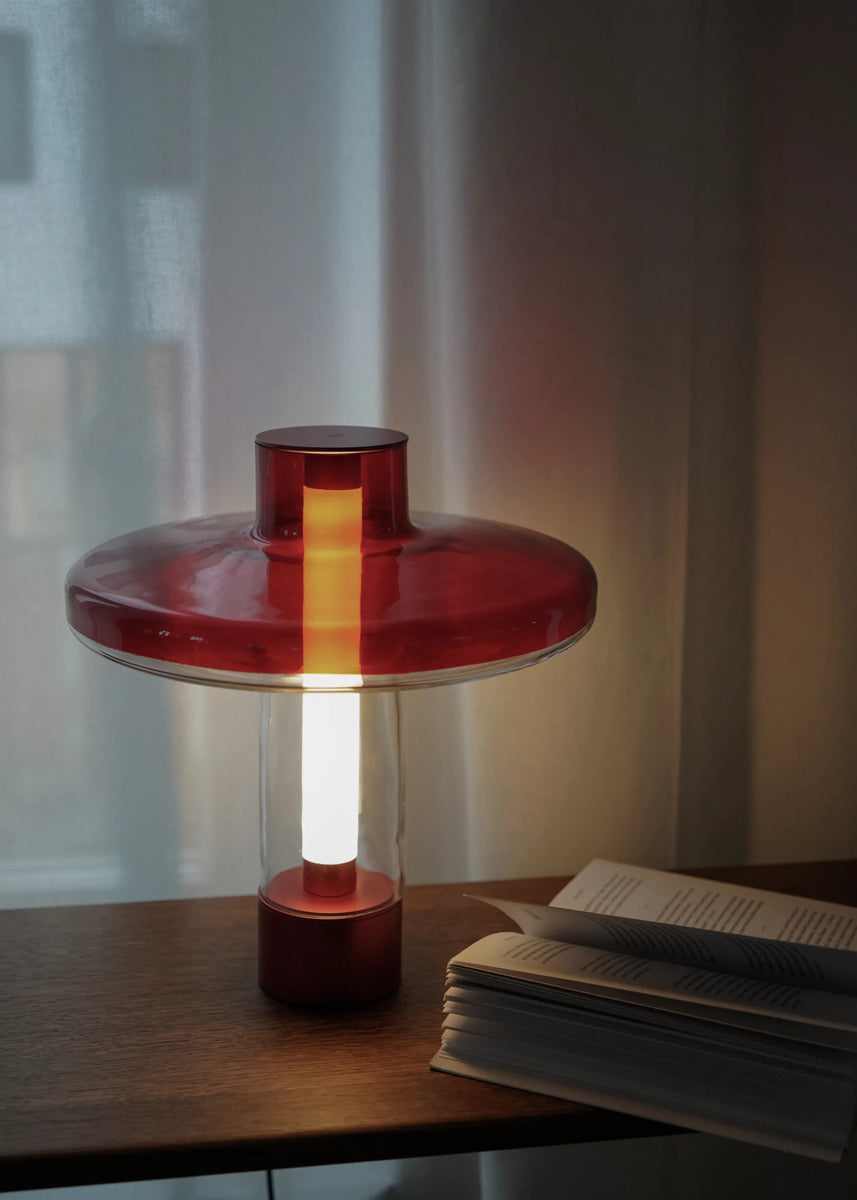 Nevo NVO01 - Lampe in Aluminium präsentiert im Onlineshop von KAQTU Design AG. Tischleuchte ist von Tamo