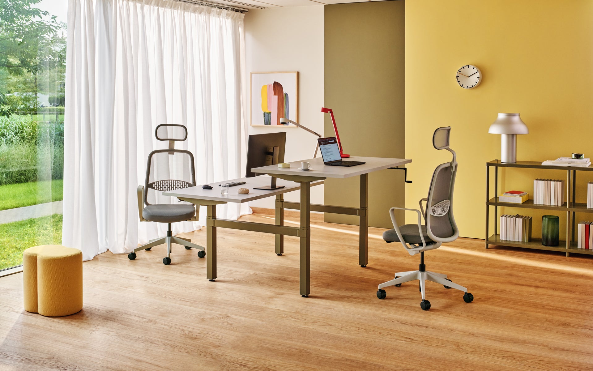 Ogi Drive Bench BOC50 - Doppelschreibtisch mit manueller Höhenverstellung in  präsentiert im Onlineshop von KAQTU Design AG. Schreibtisch ist von Mdd