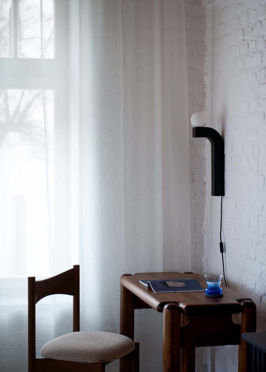 Pallia PLIA01 - Wandleuchte in Schwarz präsentiert im Onlineshop von KAQTU Design AG. Wandleuchte ist von Tamo