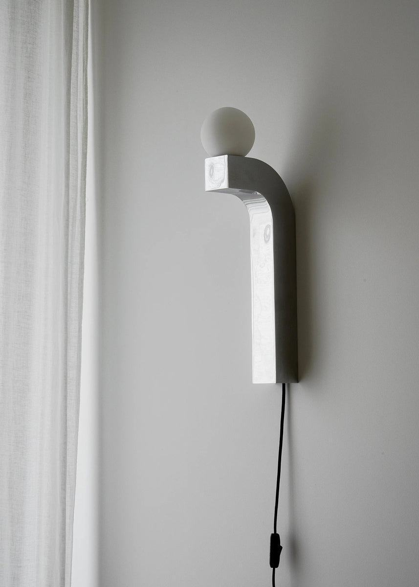 Pallia PLIA01 - Wandleuchte in Schwarz präsentiert im Onlineshop von KAQTU Design AG. Wandleuchte ist von Tamo