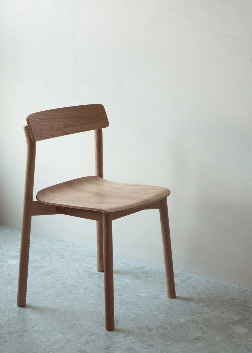 Arche ARCH02 - Stuhl in Dunkel Eiche präsentiert im Onlineshop von KAQTU Design AG. Stuhl ist von Tamo