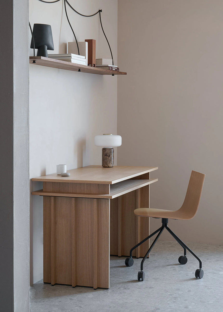 Piato PIA01 - Schreibtische in Eiche Natur präsentiert im Onlineshop von KAQTU Design AG. Schreibtisch ist von Tamo