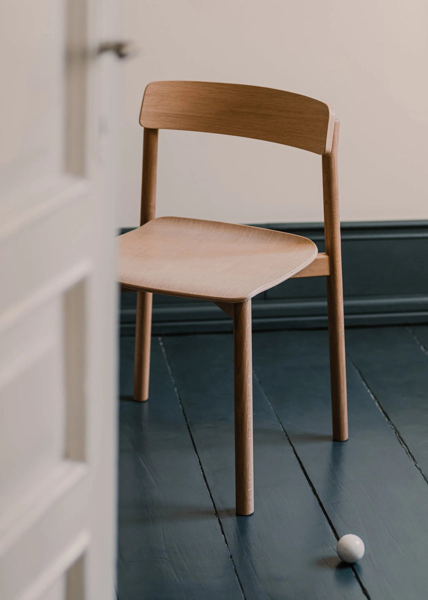 Arche ARCH02 - Stuhl in Dunkel Eiche präsentiert im Onlineshop von KAQTU Design AG. Stuhl ist von Tamo
