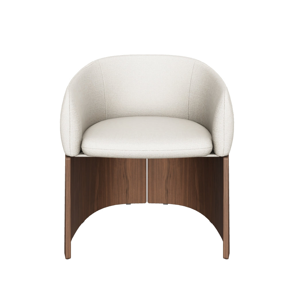 Stuhl Bosca mit beigefarbener Chenille und Nussbaumfurnier FSC 100% in Beige präsentiert im Onlineshop von KAQTU Design AG. Stuhl mit Armlehne ist von Kave Home