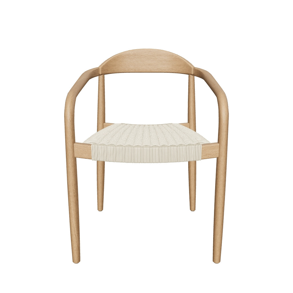 Stapelbarer Stuhl Nina aus robustem Akazienholz mit écrufarbener Seilbespannung, FSC-zertifiziert, perfekt für umweltbewusste und moderne Einrichtung.