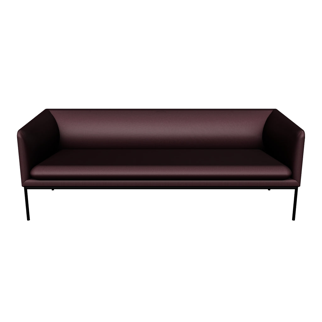 Das Turn 3er Sofa von Ferm Living vereint modernes Design mit Funktionalität: wendbares Kissen, elegante Metallbeine, zeitloser Stil.