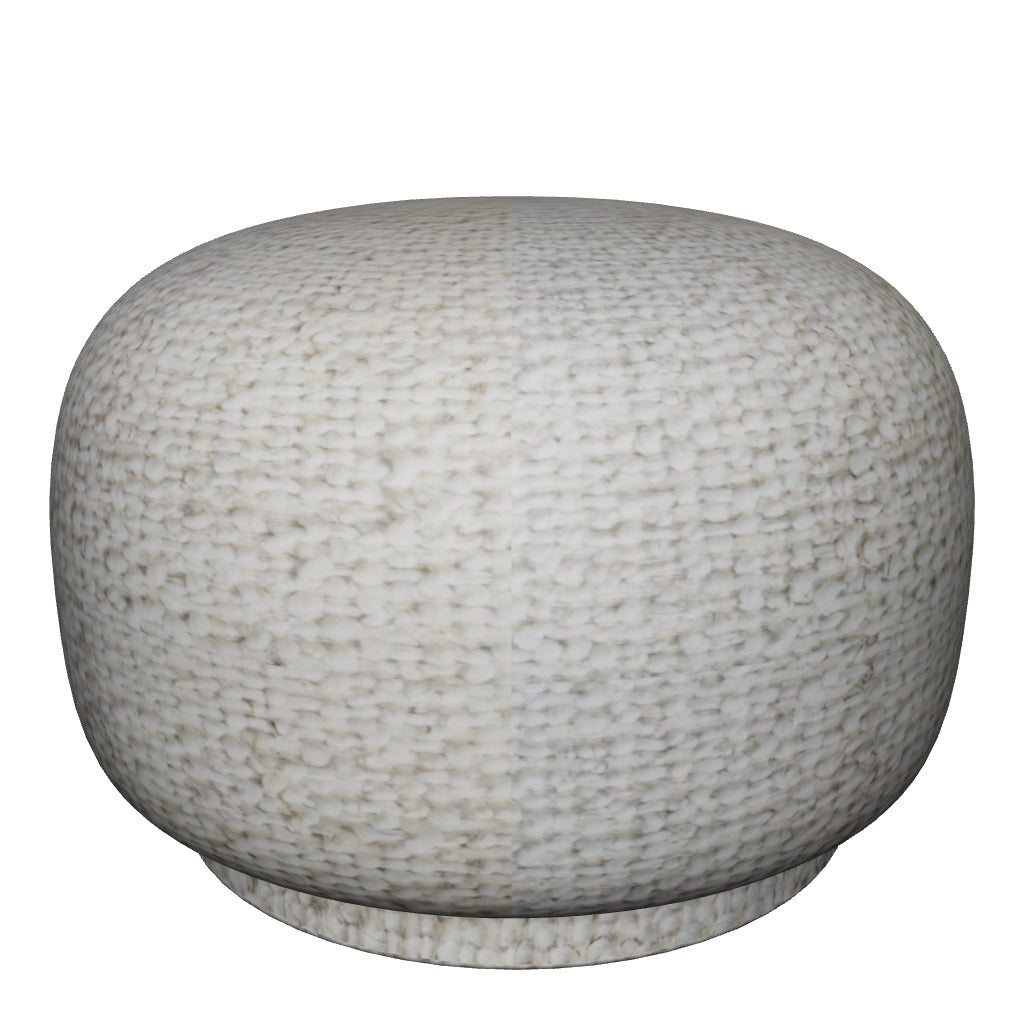 Ein eleganter Pouf mit weichen Kurven, ideal als Fußstütze oder Sitzgelegenheit, vereint Komfort und Stil.