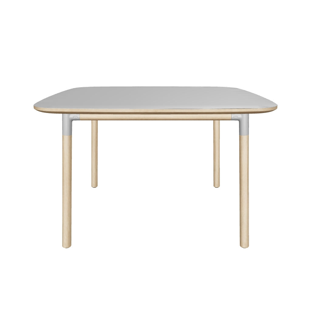 Stilvoller Form Tisch 120x120 von Normann Copenhagen, zeitloses Design.