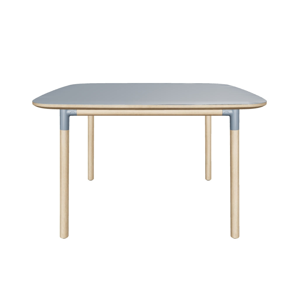 Form Tisch 120x120: Zeitlose Eleganz von Normann Copenhagen.