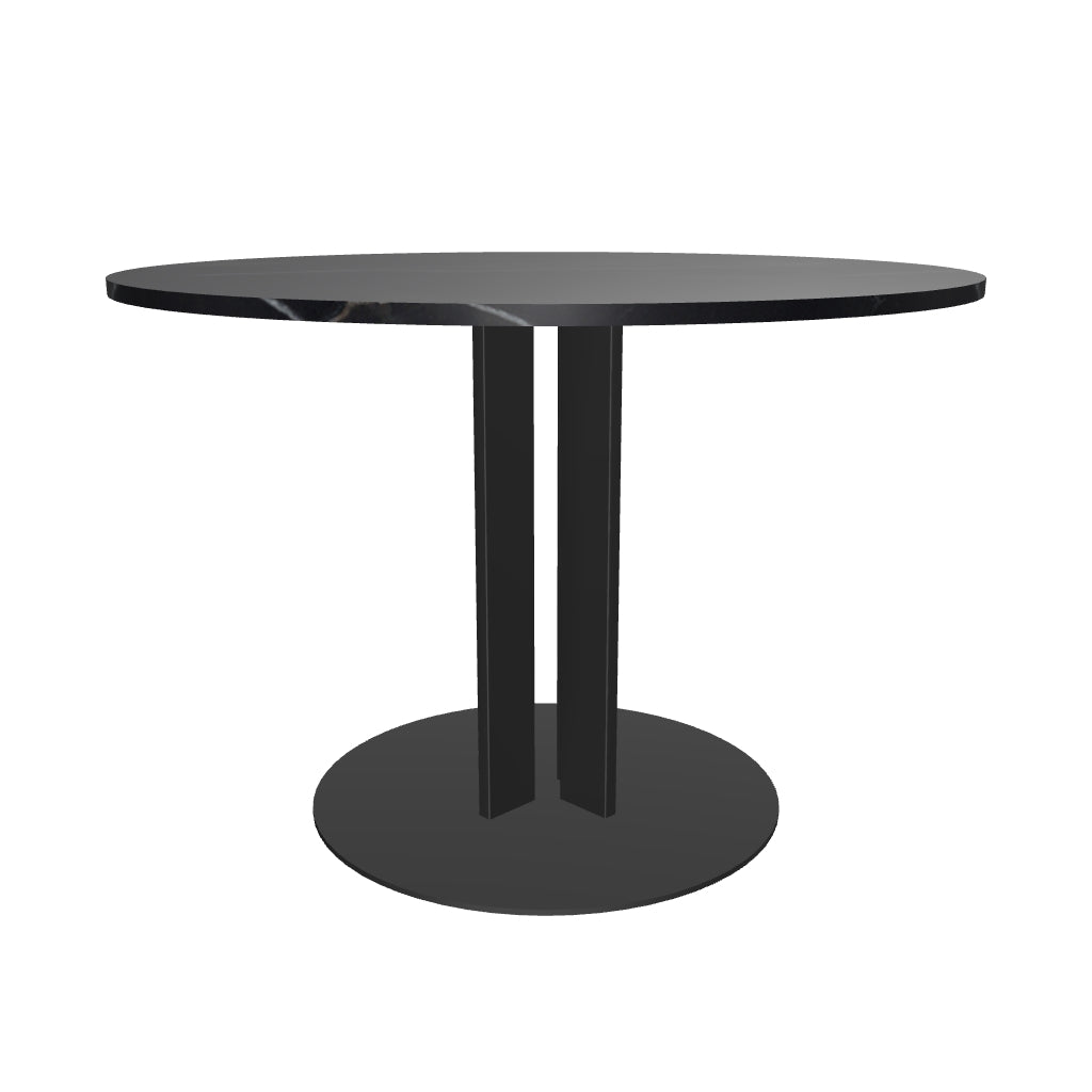 Der Scala Tisch Ø 110 cm von Normann Copenhagen vereint elegante Säulenform mit stabiler Stahlbasis und edler Tischplatte aus Eichenfurnier, Marmor oder Edelstahl.