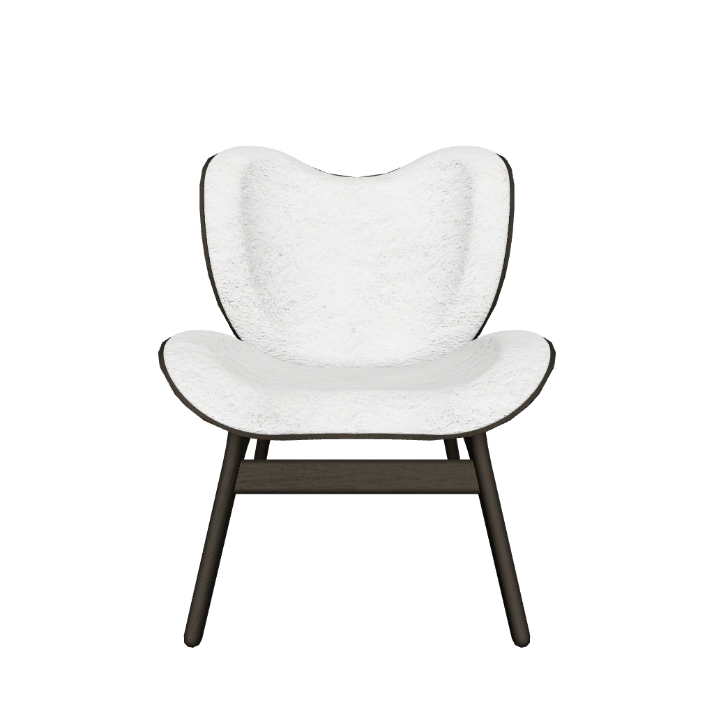 Moderner Low Sessel in Teddy White von Umage, perfekt für gemütliche Runden und als geschmackvolles Möbelstück in jedem Raum.