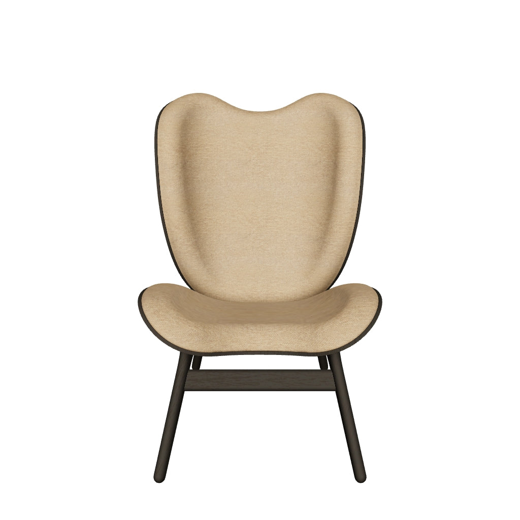 Eleganter A Conversation Piece Tall Sessel von Umage in warmem Sugar Brown, ideal für stilvolle Wohnräume und entspannte Gespräche.