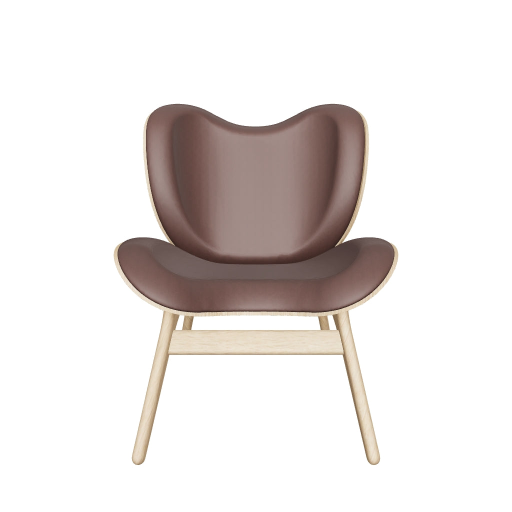 Eleganter A Conversation Piece Low Sessel von Umage in stilvollem Braun, ideal für gemütliche Stunden und stilvolle Einrichtung.