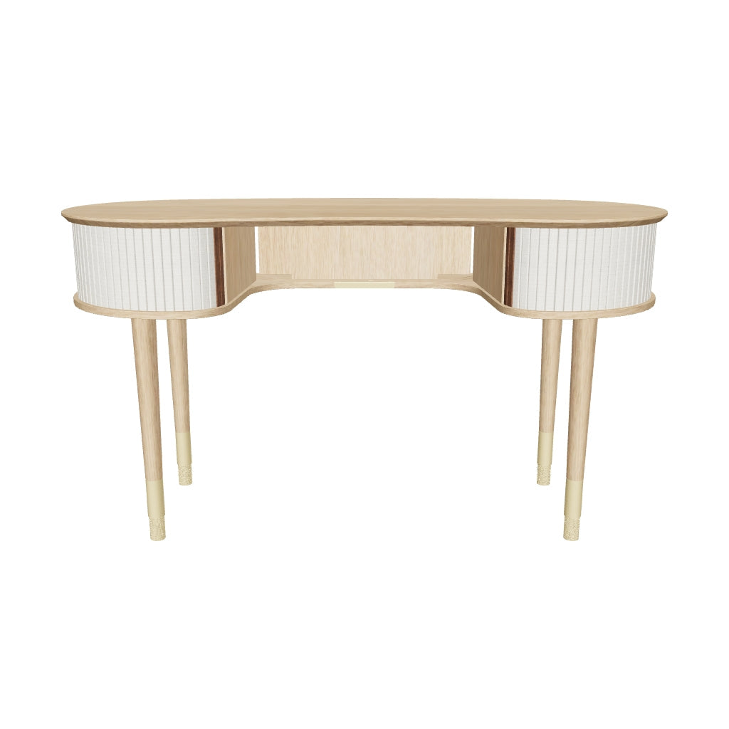 Eleganter Audacious Schreibtisch in White Sands von Umage, ideal für stilvolle Büros und kreative Umgebungen, die Inspiration fördern.