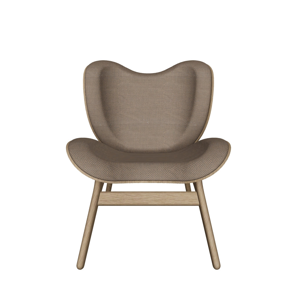 Stilvoller Low Sessel in warmem Mocca von Umage, perfekt für gemütliche Runden und als dekoratives Element in jedem Raum.