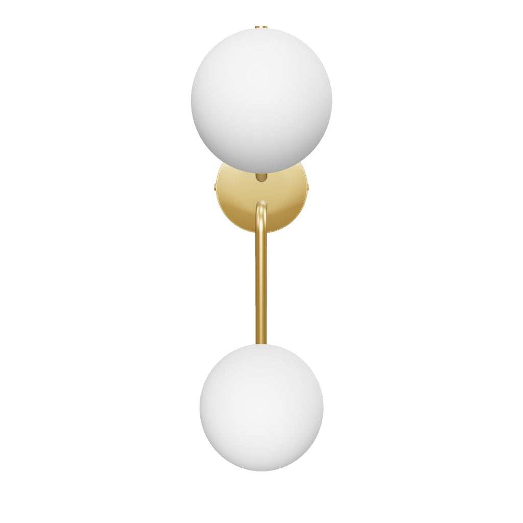 Wandleuchte Brisia aus Metall mit gebürstetem Messing-Finish und drei mattierten Glaskugeln Ø 15 cm in Gold, Weiss präsentiert im Onlineshop von KAQTU Design AG. Wandleuchte ist von Kave Home