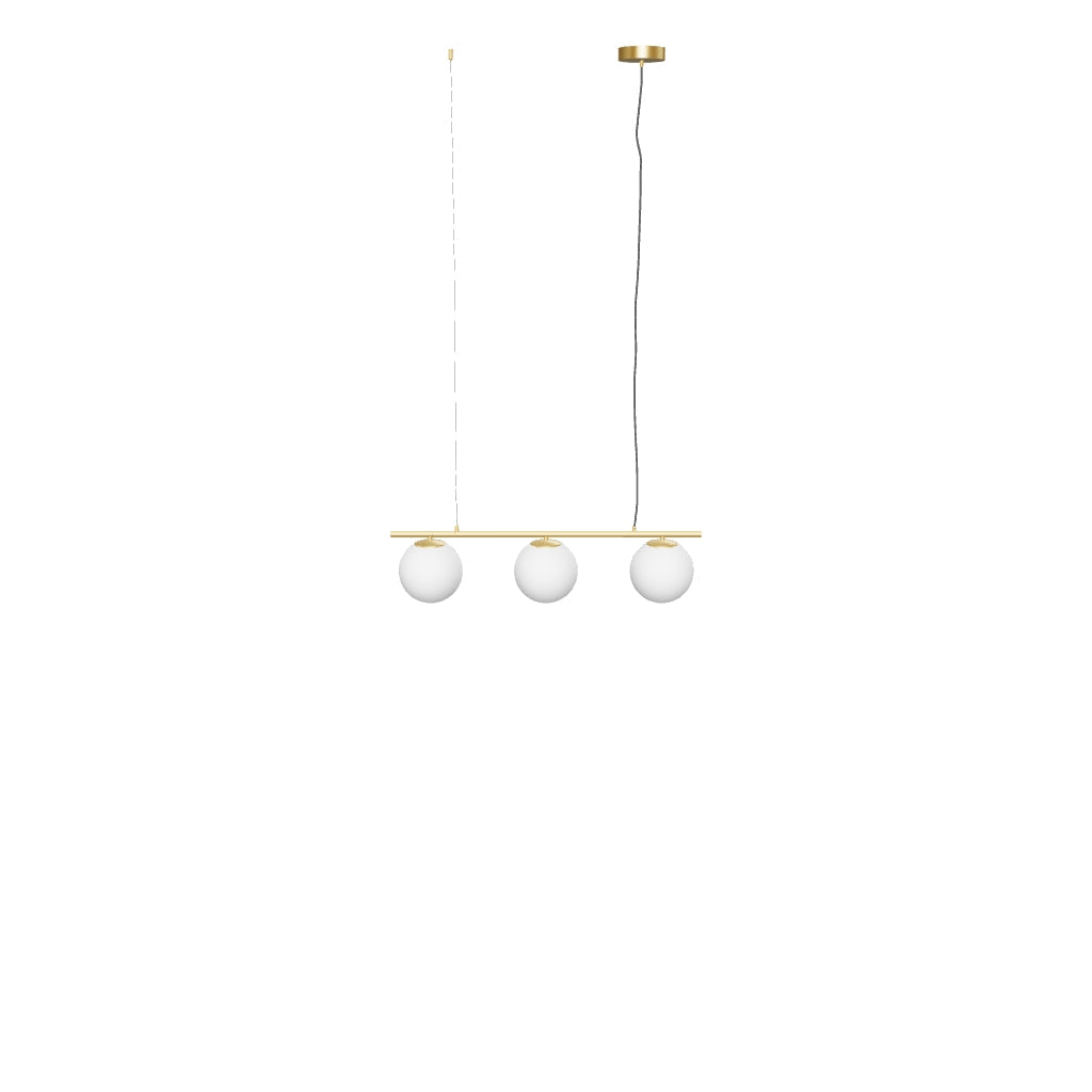 Deckenleuchte Brisia aus Metall mit gebürstetem Messing-Finish und drei mattierten Glaskugeln Ø 15 cm in Gold, Weiss präsentiert im Onlineshop von KAQTU Design AG. Lampenschirm ist von Kave Home