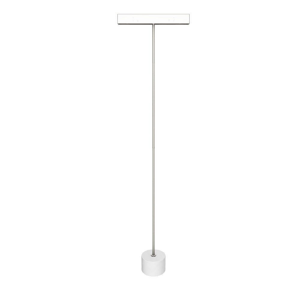 Stehlampe Lynor aus gebürstetem Stahl mit weissem Marmorsockel in Silber präsentiert im Onlineshop von KAQTU Design AG. Stehleuchte ist von Kave Home
