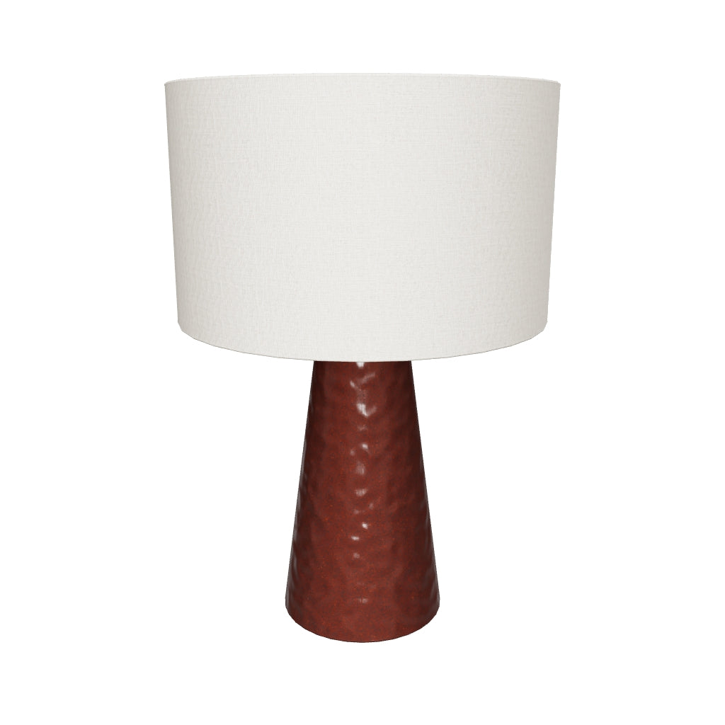 Tischlampe Drava aus weinroter Keramik mit Baumwollschirm in Weiss präsentiert im Onlineshop von KAQTU Design AG. Tischleuchte ist von Kave Home