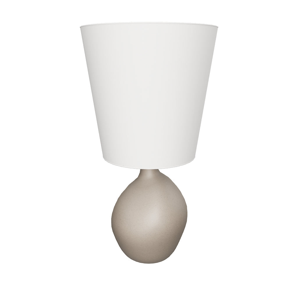 Kleine Tischlampe Viona in strukturierter Steinoptik mit einem Lampenschirm aus Baumwolle in Hellgrau präsentiert im Onlineshop von KAQTU Design AG. Tischleuchte ist von Kave Home
