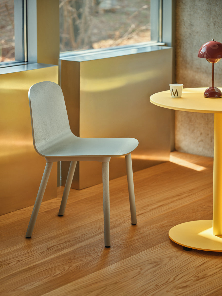 Nud ND1P14 - Stuhl aus Sperrholz mit Holzgestell in Gelb präsentiert im Onlineshop von KAQTU Design AG. Stuhl ist von Mdd