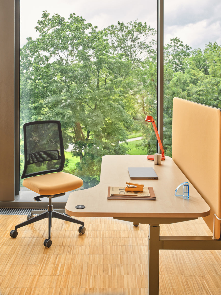 Apex APX01 - Bürostuhl in Beige präsentiert im Onlineshop von KAQTU Design AG. Bürostuhl ist von Mdd